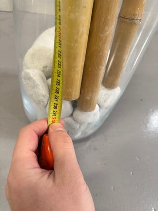 Jarrón decorativo cañas bambú y piedras