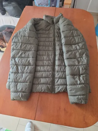 Dos chaquetas acolchadas