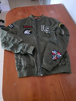 Dos chaquetas acolchadas