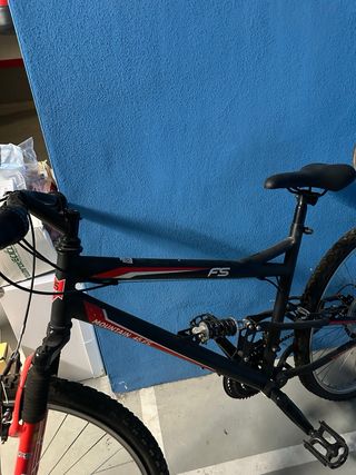 Bicicleta de Montaña FS Negra y Roja