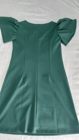 Vestido verde con bordado floral