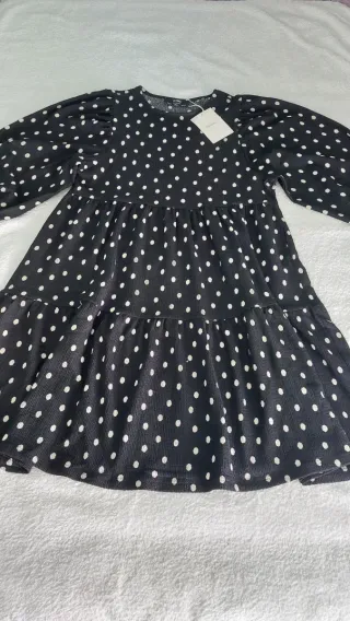 Vestido negro lunares