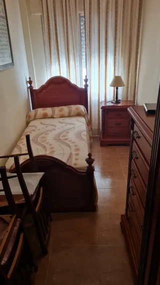 Dormitorio pequeño de madera