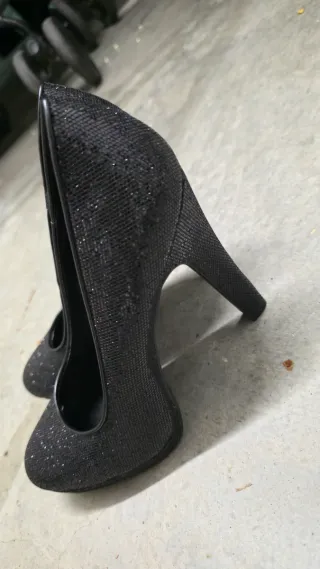 Sandalias tacón negras brillantes