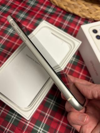 iPhone 11 Blanco con Accesorios