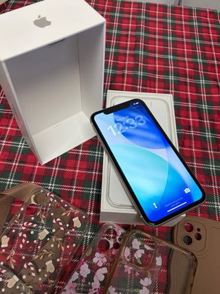 iPhone 11 Blanco con Accesorios