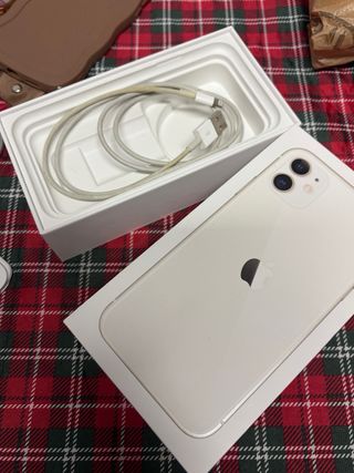iPhone 11 Blanco con Accesorios