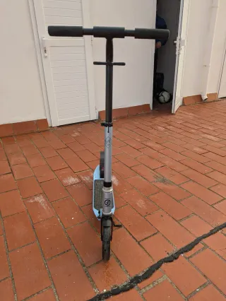 Patinete infantil casi nuevo. Muy poco uso.