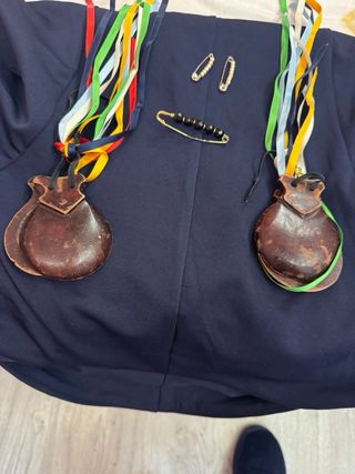 Traje Regional Asturiano Rojo y Blanco