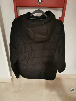 Anorak negro Bershka