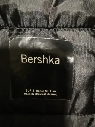 Anorak negro Bershka