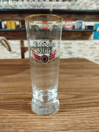 CUBO ENFRIADOR ESTRELLA GALICIA CON VASOS Y JARRA.