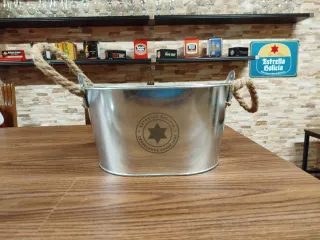 CUBO ENFRIADOR ESTRELLA GALICIA CON VASOS Y JARRA.