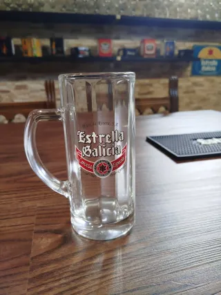 CUBO ENFRIADOR ESTRELLA GALICIA CON VASOS Y JARRA.