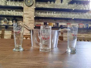 CUBO ENFRIADOR ESTRELLA GALICIA CON VASOS Y JARRA.