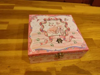 Caja de música bailarina rosa