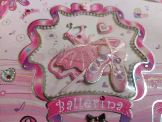 Caja de música bailarina rosa