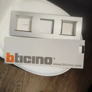 Marcos Bticino Living Tech 3 servicios