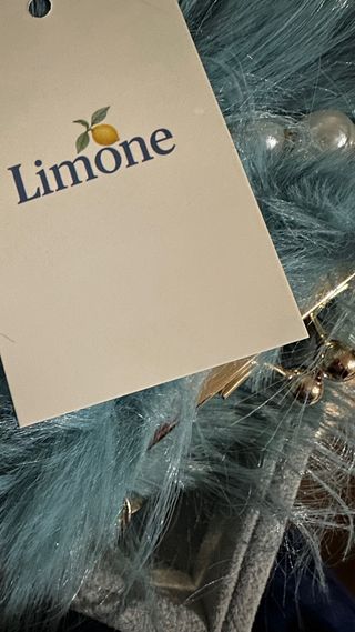 Mala de festa azul com pérolas