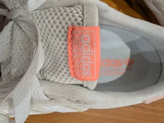 Zapatillas Adidas Beige y Blancas