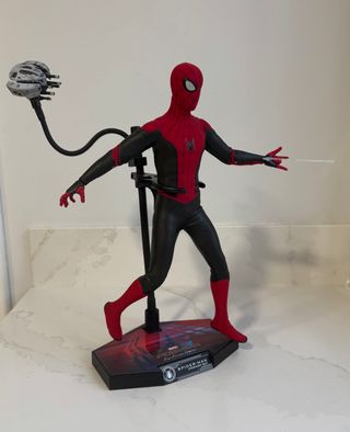 Hot Toys Spider-Man Far From Home 1/6 Scale