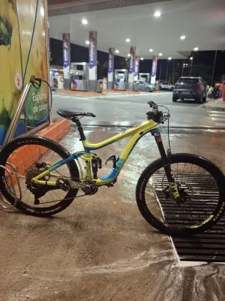 Bicicleta Enduro Giant Talla M
