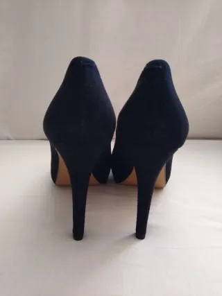 Talla 38. Zapatos Negros de Tacón. Marca LODI