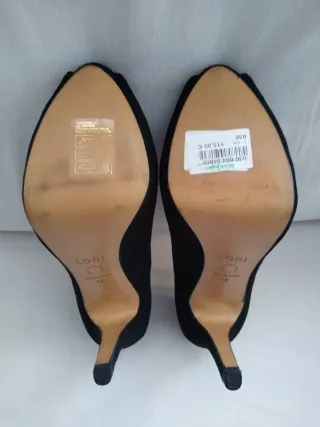 Talla 38. Zapatos Negros de Tacón. Marca LODI