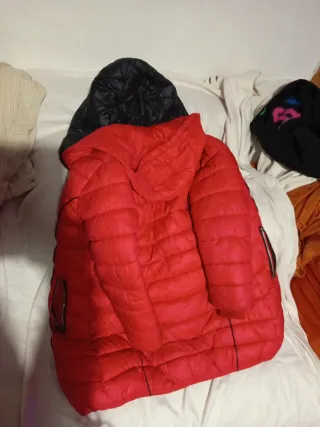 Chaqueta de nieve roja y negra 10 años