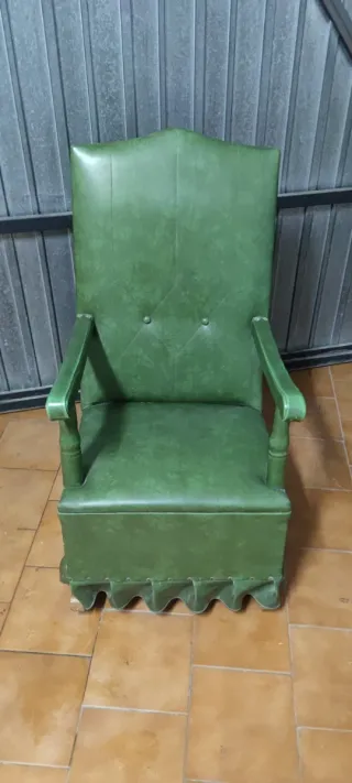 Mecedora de cuero verde