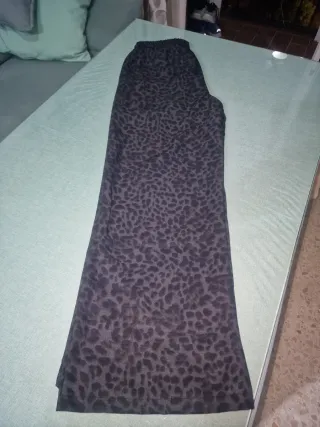 Pantalón acampanado mujer estampado