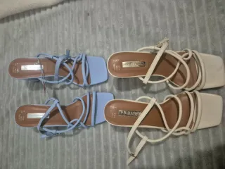 Zapatos plateados tacón atados