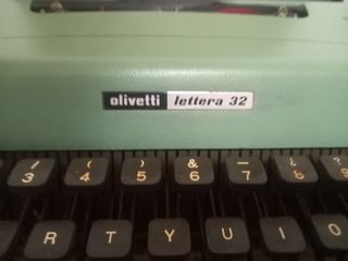 Máquina de escribir Olivetti Lettera 32