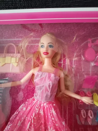 Muñeca con accesorios de moda