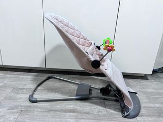 Hamaca Babybjorn con juguete