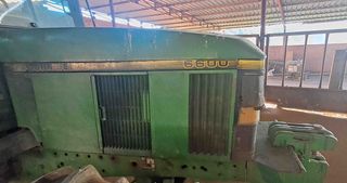 Tractor John Deere 6600.