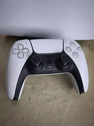 Consola PlayStation 5 con lector 825GB.