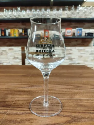 VASOS Y COPA CERVEZA BODEGA ESTRELLA GALICIA.
