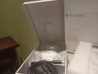 Xbox One S 1TB con 2 mandos y caja