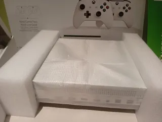 Xbox One S 1TB con 2 mandos y caja