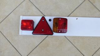 BARRA TRASERA EXTRAÍBLE LUCES REMOLQUE