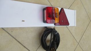 BARRA TRASERA EXTRAÍBLE LUCES REMOLQUE