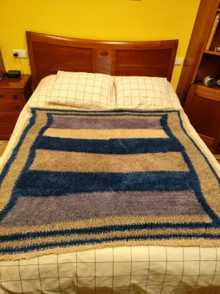 Manta suave Tundra crochet beige y azul