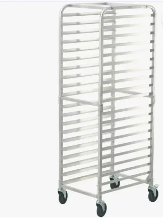 Carro panadero con bandejas