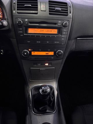 TOYOTA AVENSIS Advance 2010 220.000 km Etiqueta B
