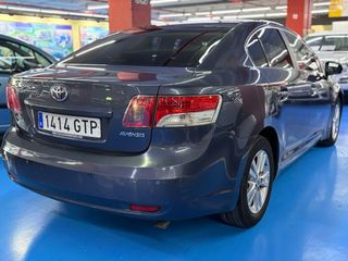 TOYOTA AVENSIS Advance 2010 220.000 km Etiqueta B