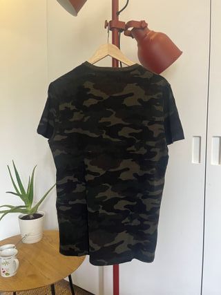 Camiseta Superdry. Talla M. SOLO CANARIAS