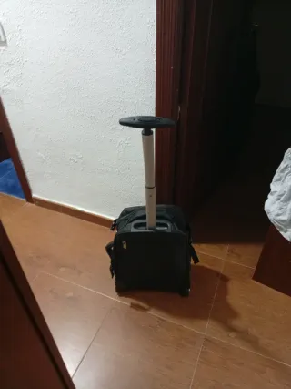 Maleta pequeña de viaje con ruedas