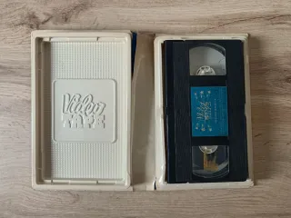 Película VHS "Los Amores de Angélica"