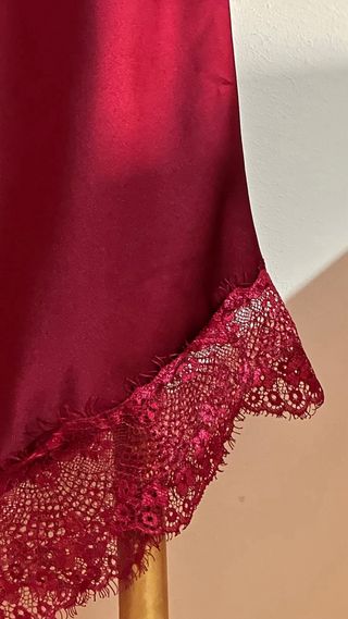 Saia assimétrica com renda